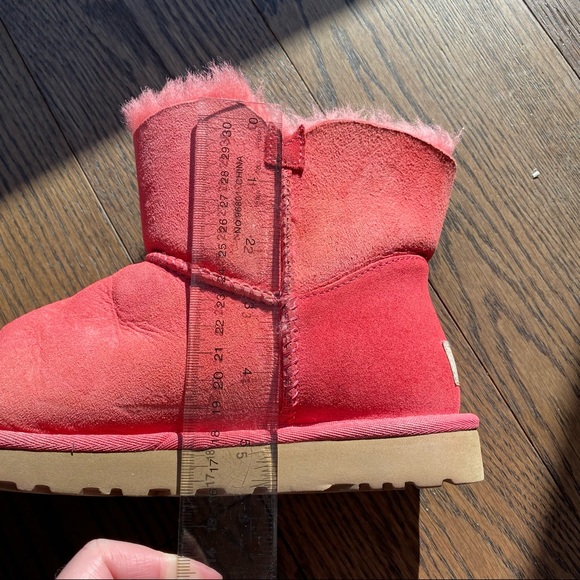 UGG pink boots with fur insole and wooden button size 7 - Picture 13 of 16